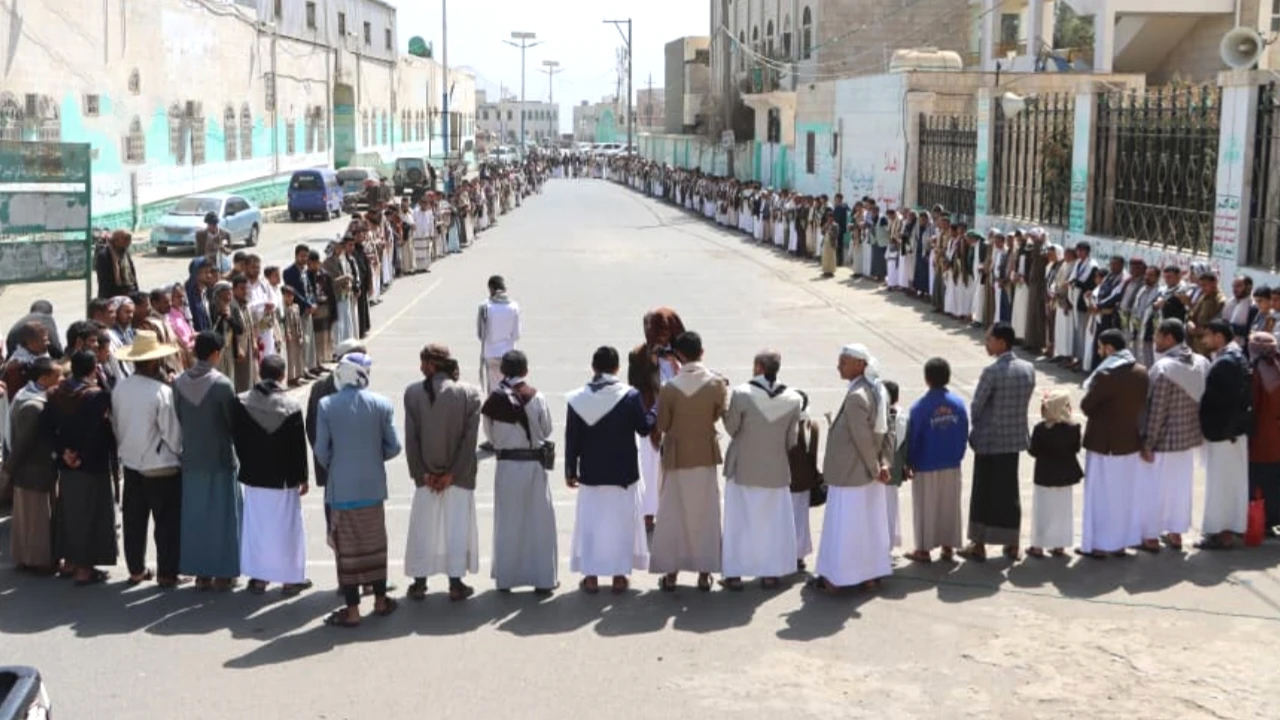 وقفات حاشدة بحجة إحياءً لذكرى هروب المارينز الأمريكي من صنعاء