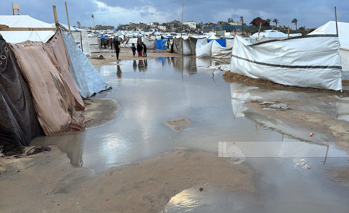 "أونروا": لاتزال عواصف الشتاء تضرب خيام النازحين في غزة وتزيد معاناتهم