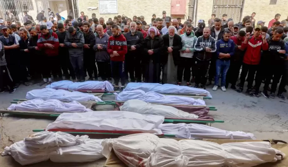 حصيلة الإبادة الصهيونية بغزة تبلغ ٢٤٣,٨٢٩ شهيداً وجريحاً