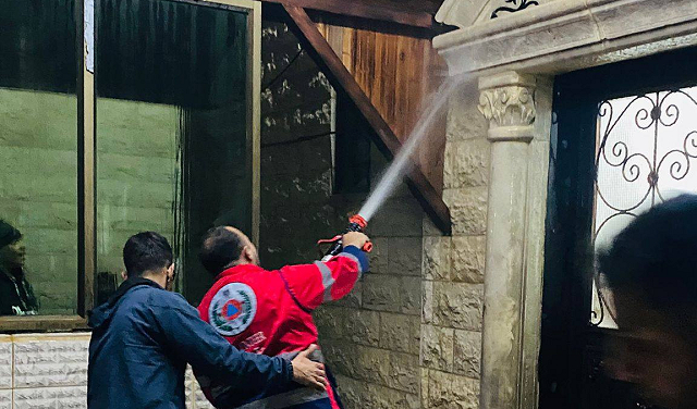 اقتحامات واعتقالات بالضفة ومستوطنون صهاينة يضرمون النار في مسجد دوما