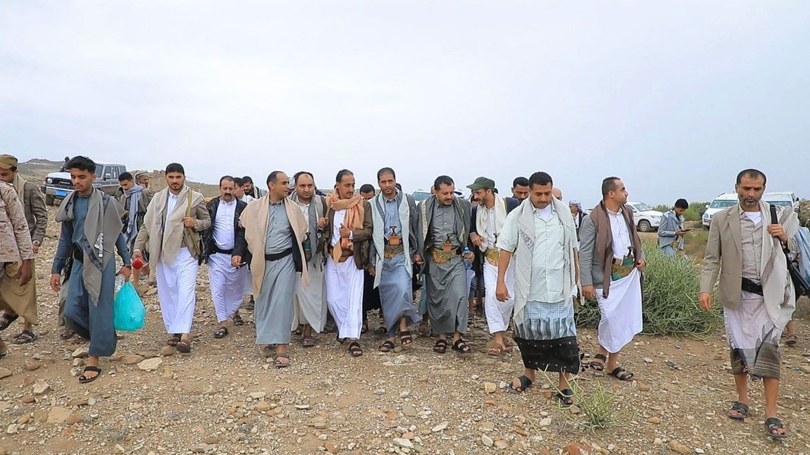 وفود من محافظة إب تتفقد أحوال المرابطين في جبهات تعز والضالع