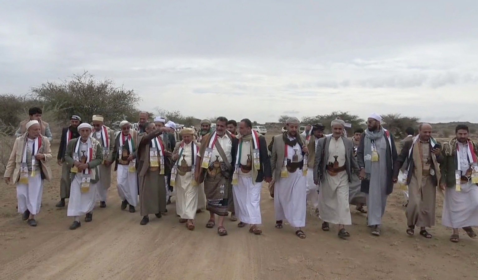 محافظ البيضاء يطلع على أحوال المرابطين في مديرية الزاهر