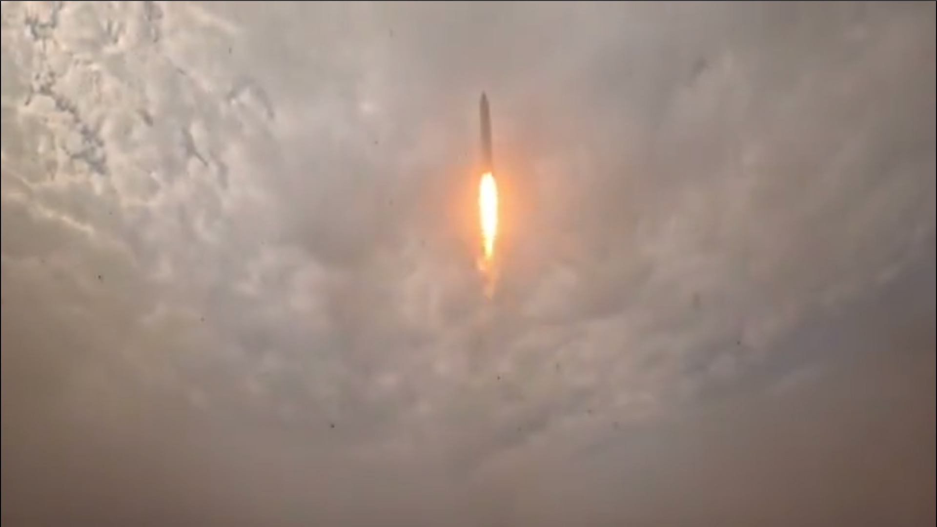 إهداء للشهداء في اليمن.. دك قواعد الأعداء بأكثر من 300 صاروخ في الموجة 89 من عملية "الوعد الصادق 4"