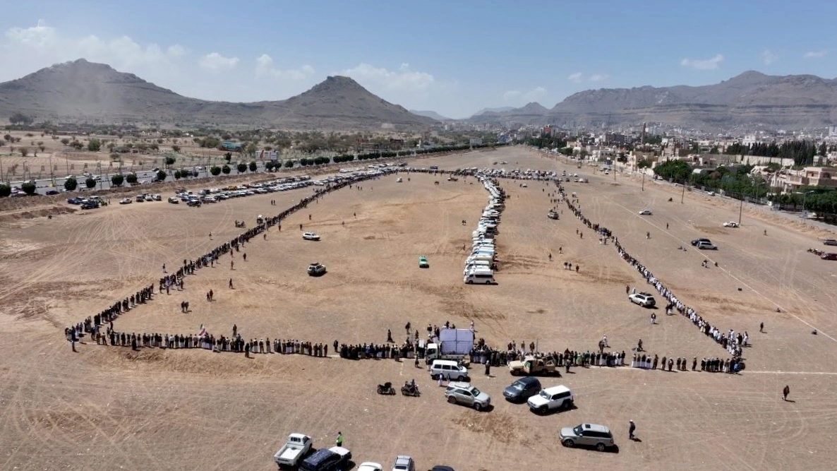 وقفة مسلحة لأبناء مديرية السبعين لمباركة انتصار إيران ومحور المقاومة