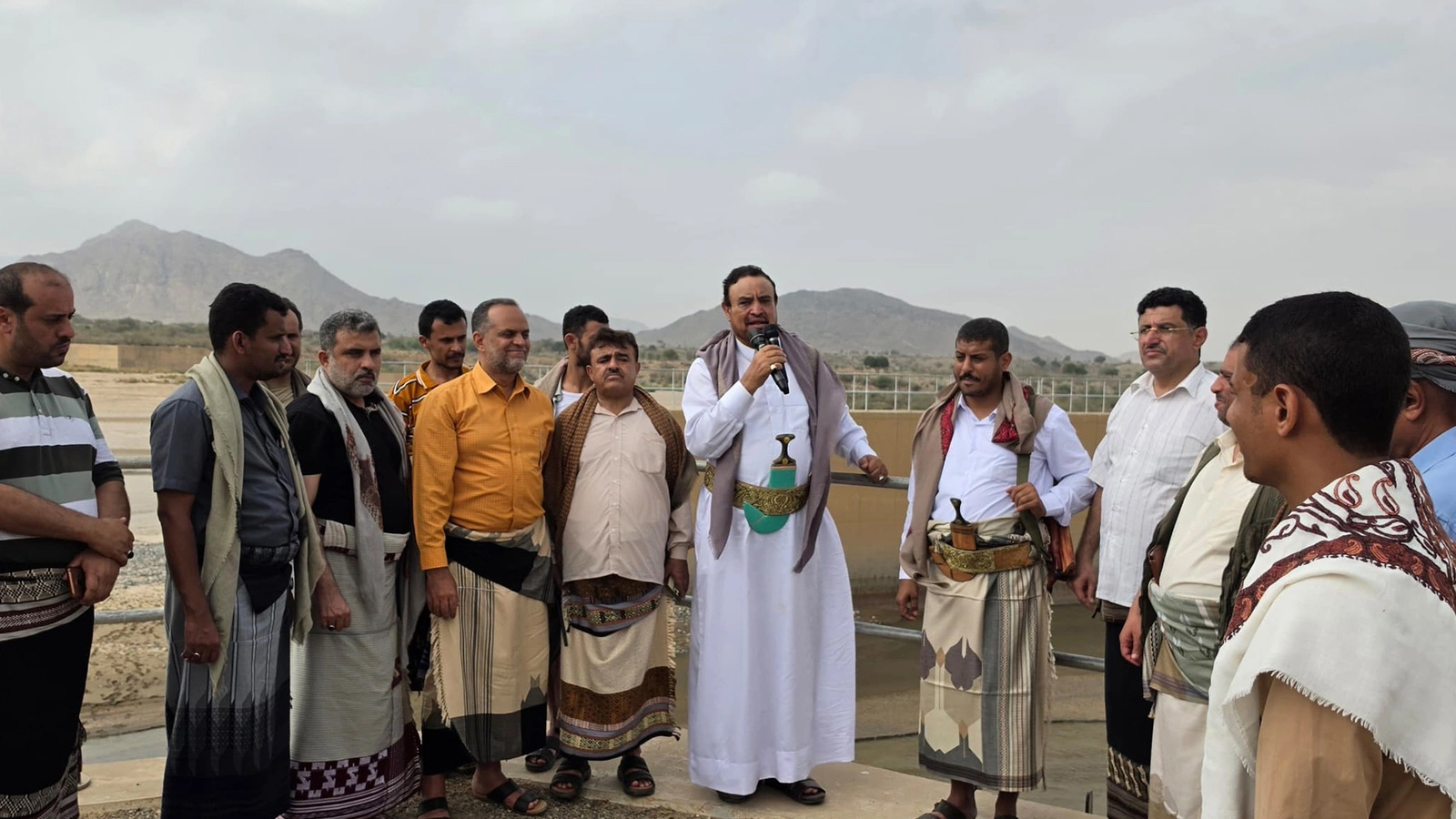 فريق تنموي من أمانة العاصمة يطلع على تجارب المبادرات المجتمعية والزراعية بالحديدة