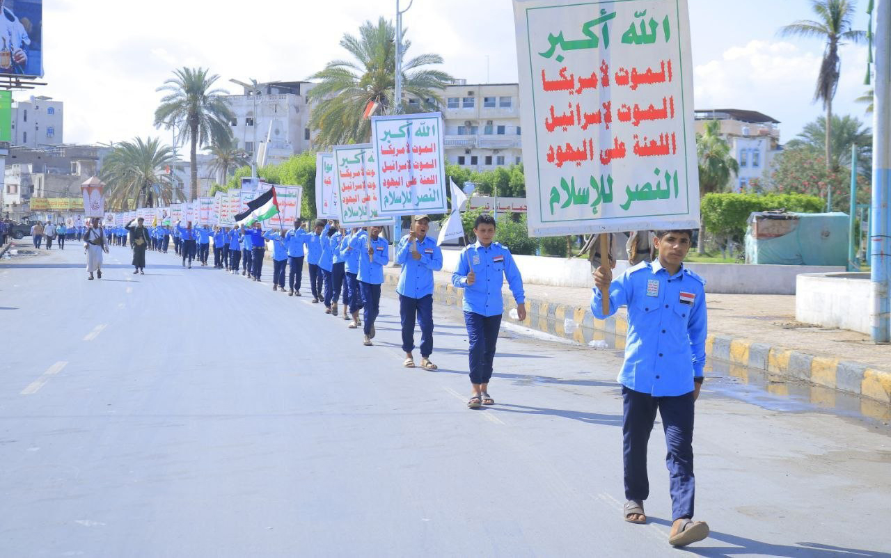 مسير كشفي لطلاب الدورات الصيفية بمربع مدينة الحديدة