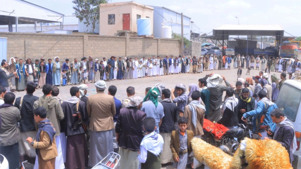 وقفات حاشدة بتعز تأكيدًا على أهمية الصرخة كسلاح وموقف في مواجهة الأعداء