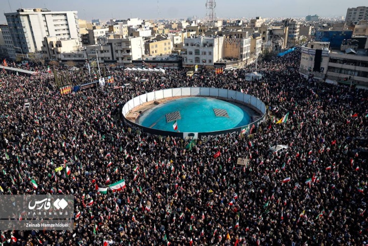 تجمعات حاشدة في عدة مدن إيرانية تأكيدًا على الصمود حتى النصر