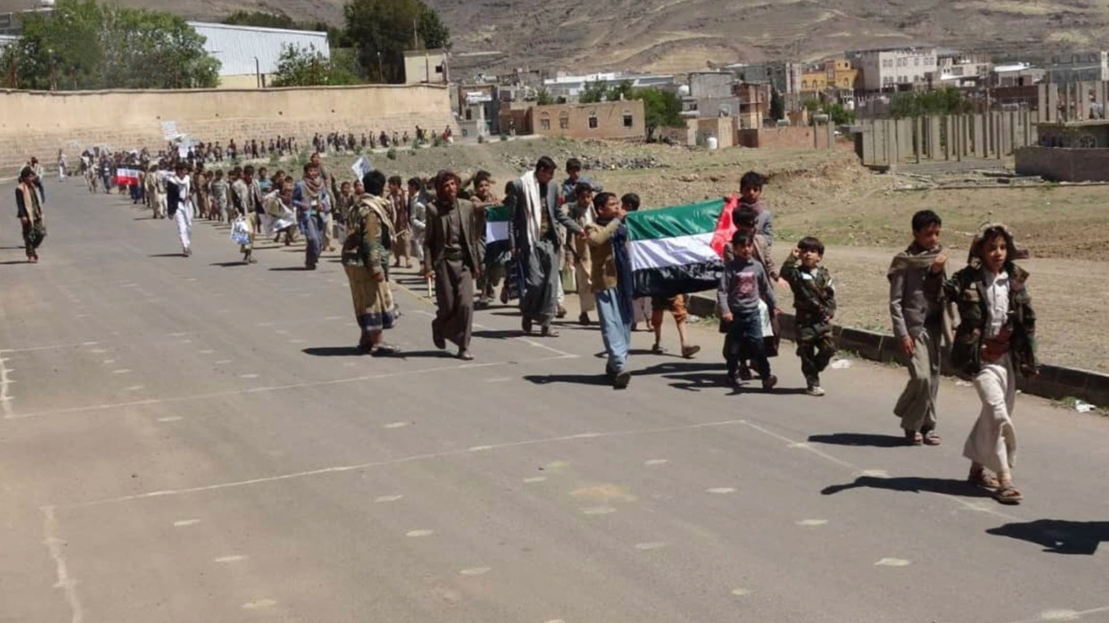 مسير ووقفة لطلاب الدورات الصيفية في بني مطر بصنعاء إحياءً لذكرى الصرخة