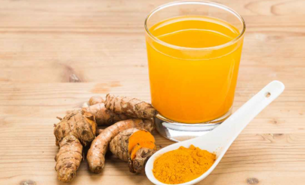 7 فوائد محتملة لشرب ماء الكركم للصحة العامة
