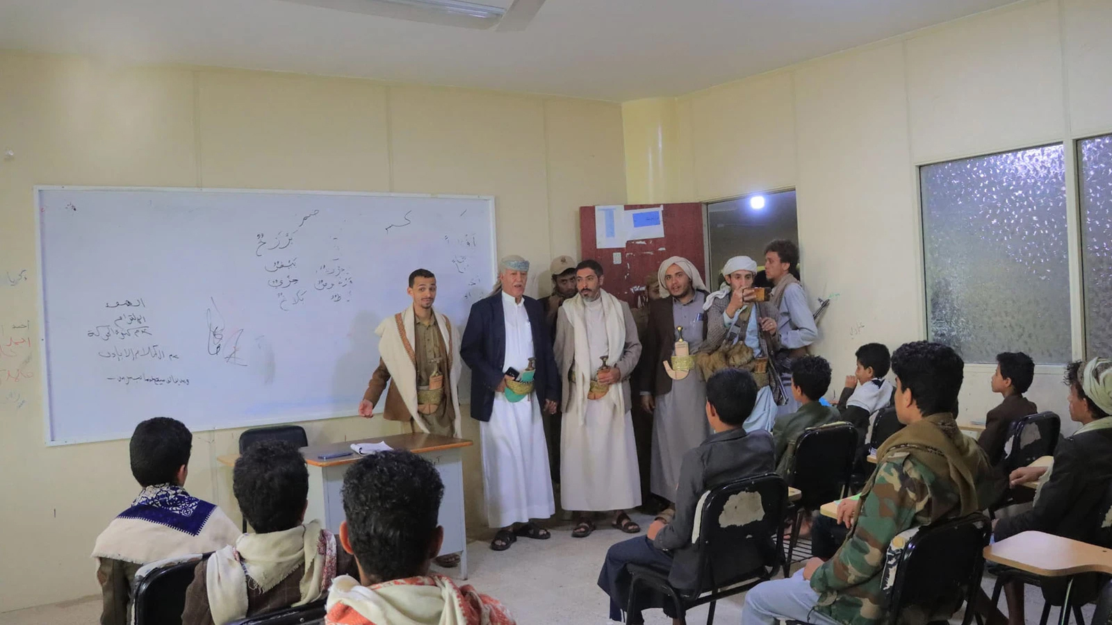 محافظ إب يتفقد أنشطة الدورات الصيفية بمديريتي جبلة والظهار