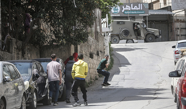 إصابات واعتقالات بالضفة واقتحامات العدو تتواصل شمال القدس لليوم الثاني