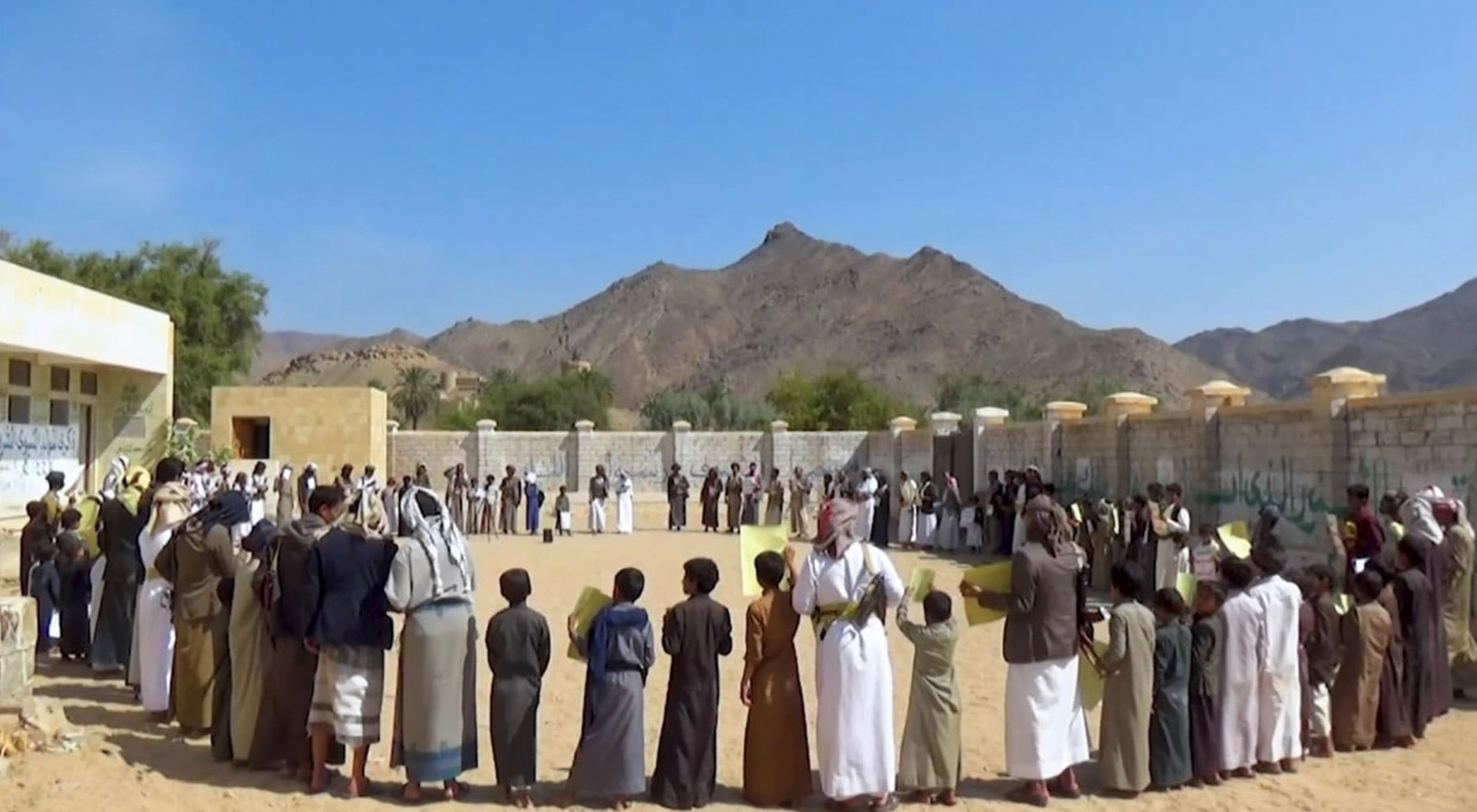 وقفة في مديرية كتاف بصعدة إعلاناً للبراءة من أعداء الله