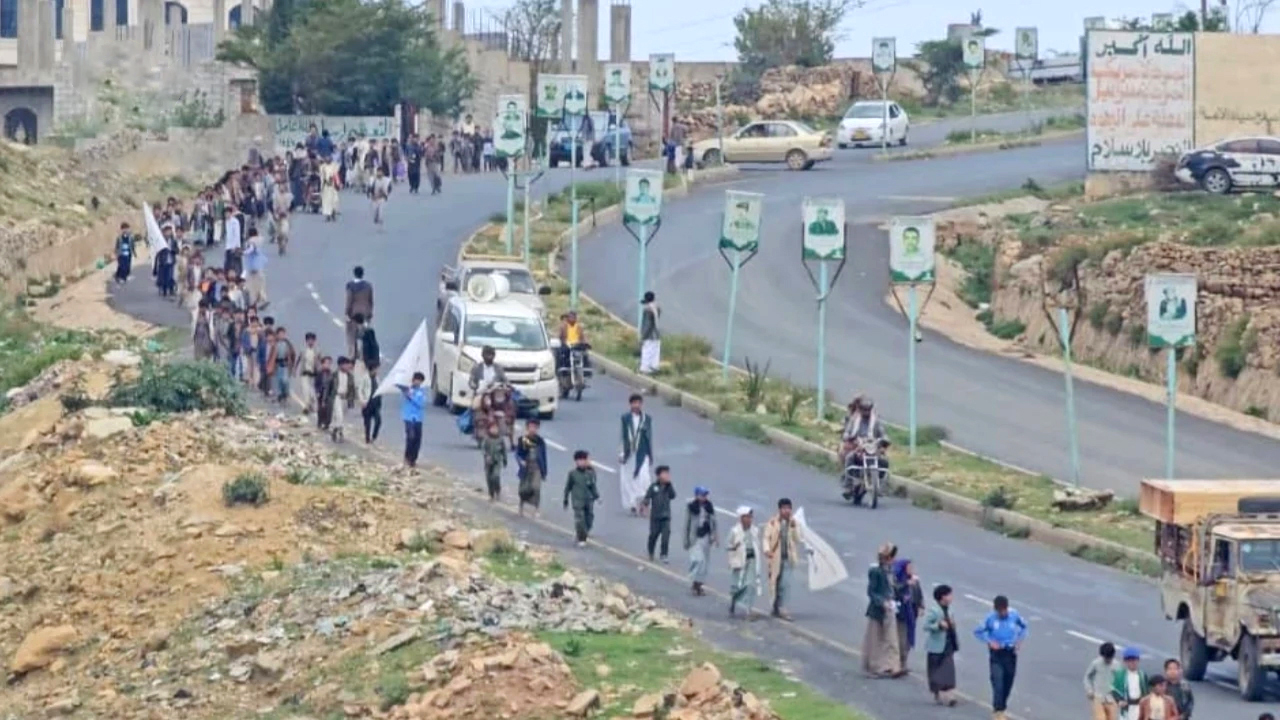 مسير وعرض كشفي لطلاب الدورات الصيفية في مديرية الطويلة بالمحويت