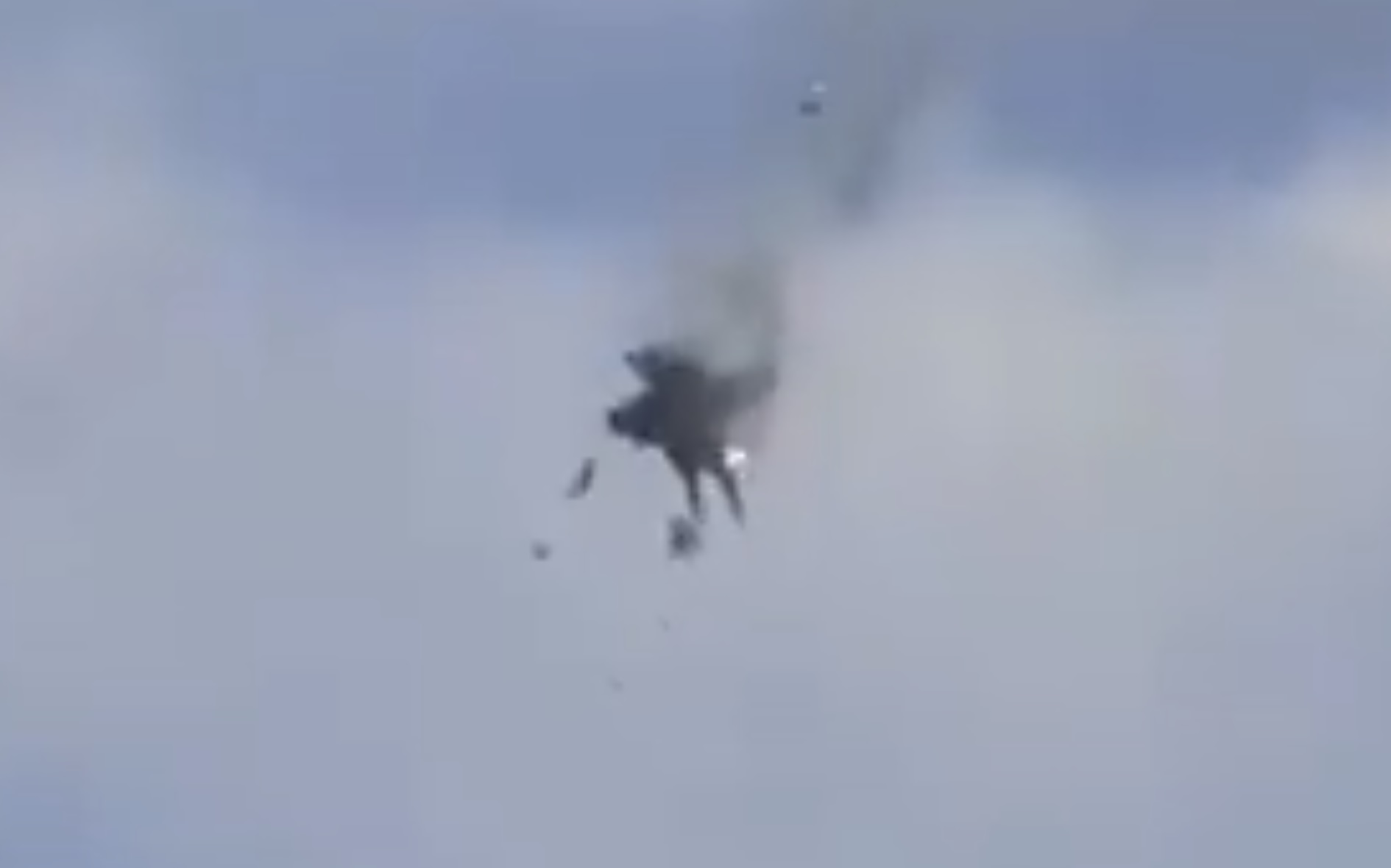 تصادم مقاتلتين أمريكيتين من طراز F/A-18 في عرض جوي بولاية أيداهو