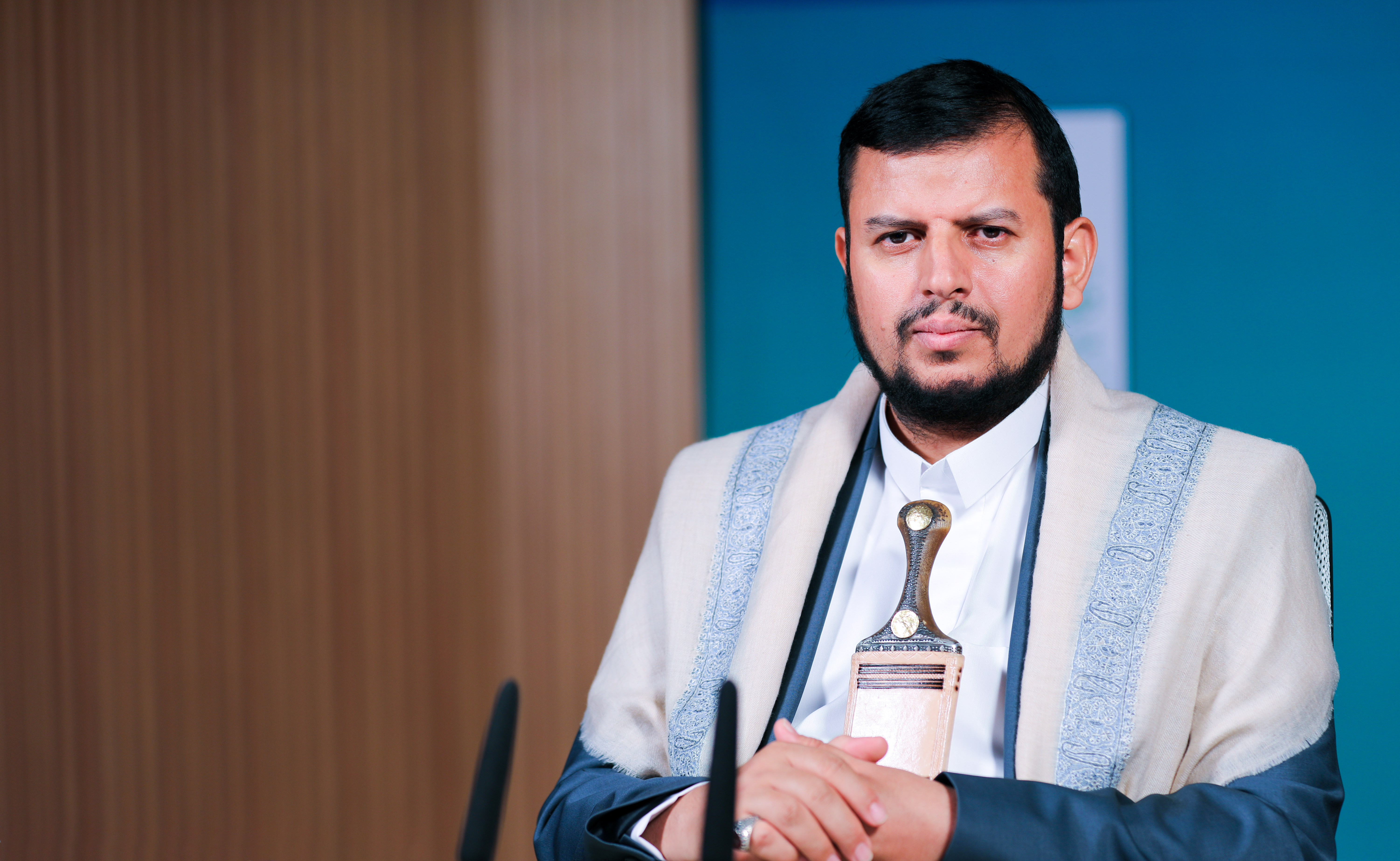 السيد القائد : المفترض أن تكون الأمة حساسة تجاه تولي اليهود وليس تجاه ولاية الله