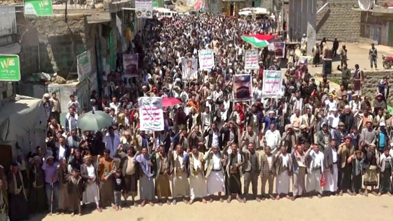 خروج شعبي بمحافظة ريمة تنديدا بجريمة الإساءة للكعبة المشرفة ونصرة لفلسطين