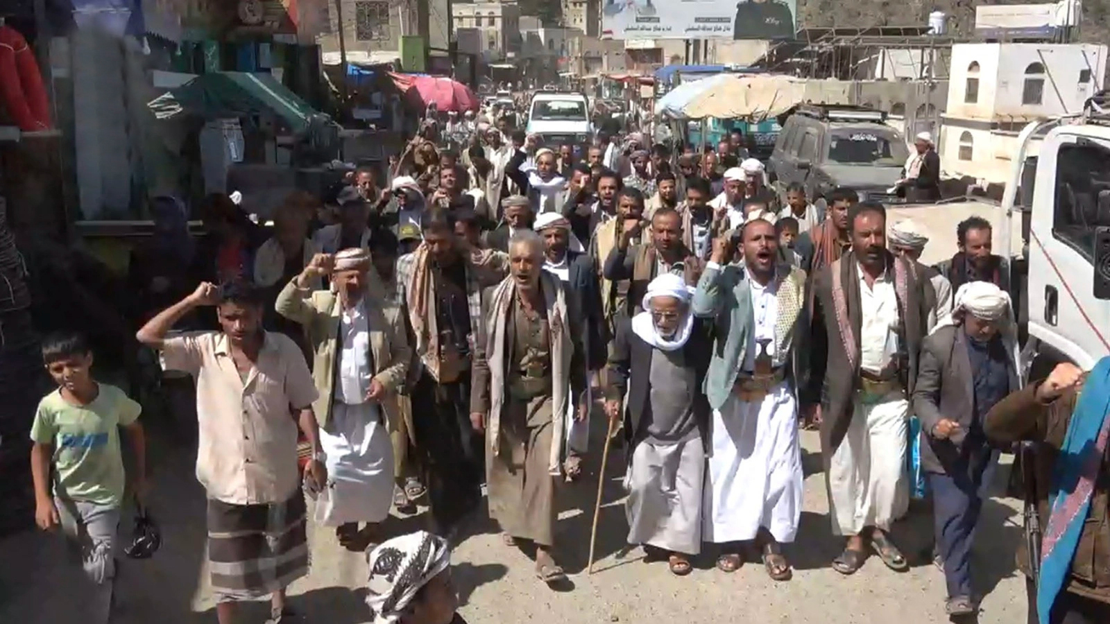 عشرات الوقفات والمسيرات بمحافظة صنعاء تنديدًا بإساءة المجرم ترامب لمكة المكرمة