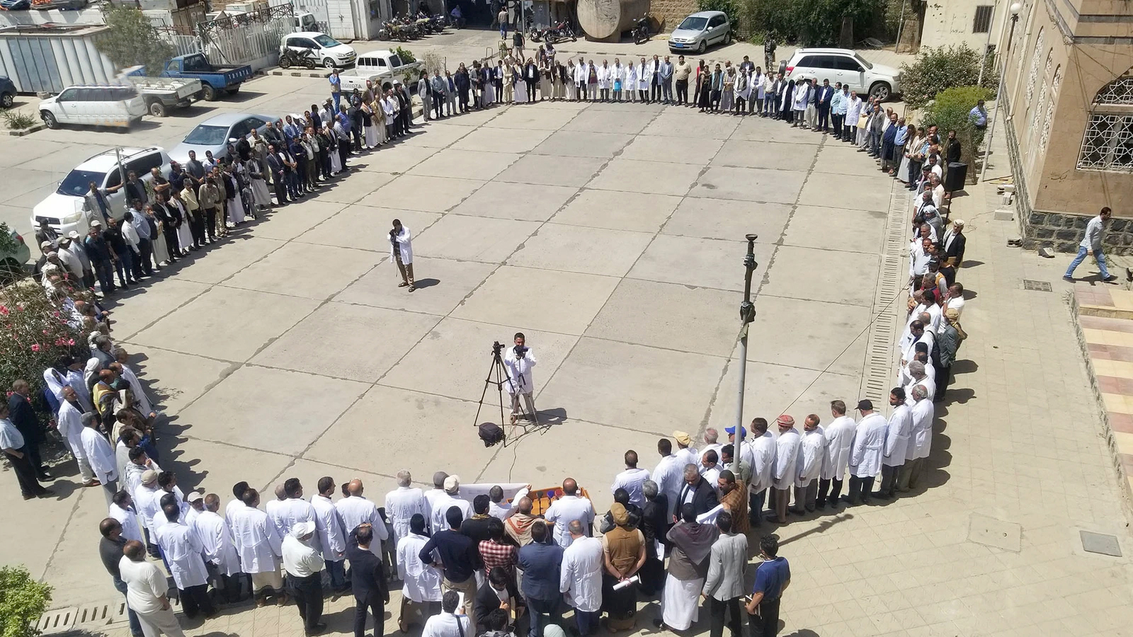 وقفة لوزارة الصحة تأكيداً للجاهزية والاستنفار لإنهاء العدوان والحصار