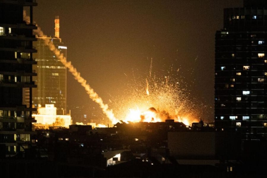 رداً على العدوان.. إيران تستهدف قواعد أمريكية في المنطقة