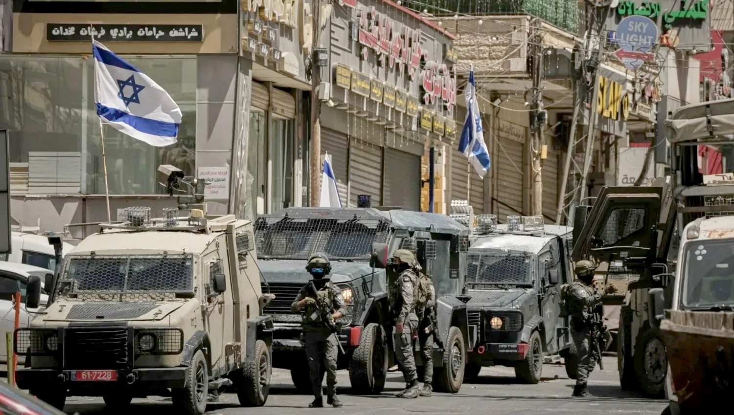 قوات العدو تنسحب من مخيم قلنديا وتصعيد ميداني واقتحامات في الضفة والقدس