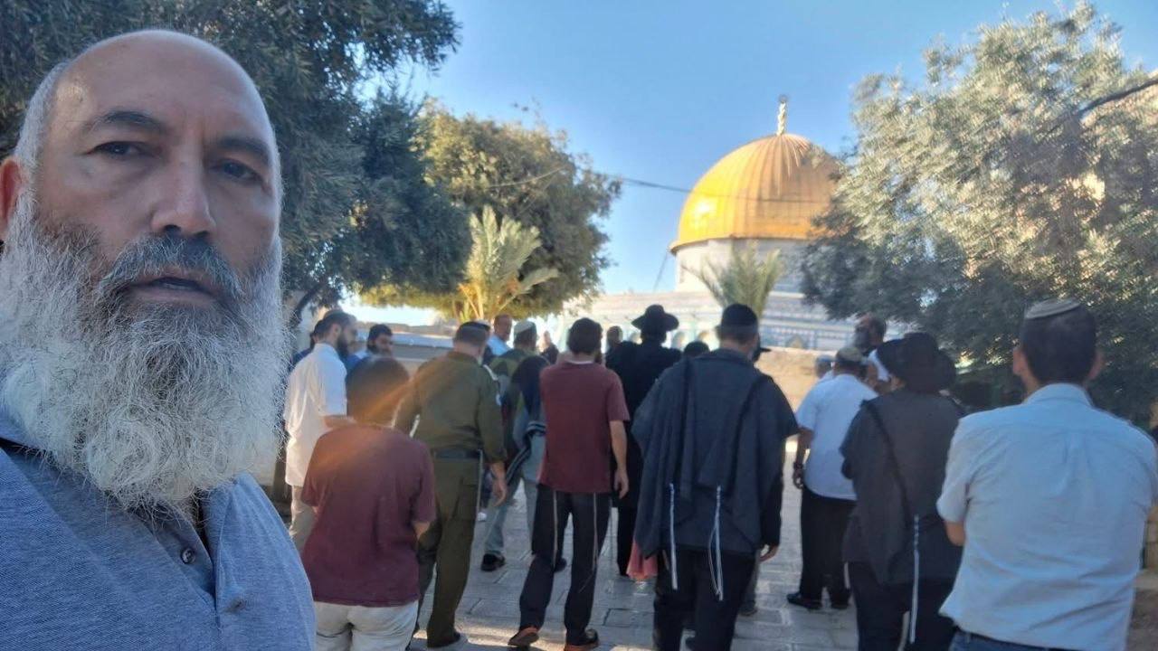 مستوطنون صهاينة يقتحمون باحات المسجد الأقصى بحماية قوات العدو