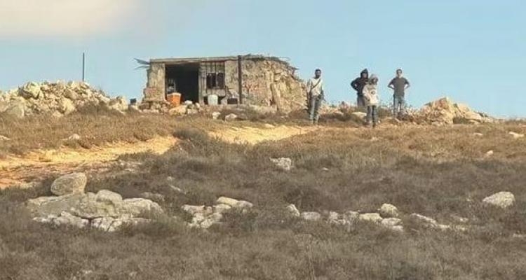 مستوطنون صهاينة يقيمون بؤرة جديدة على أراضي جبع جنوب جنين