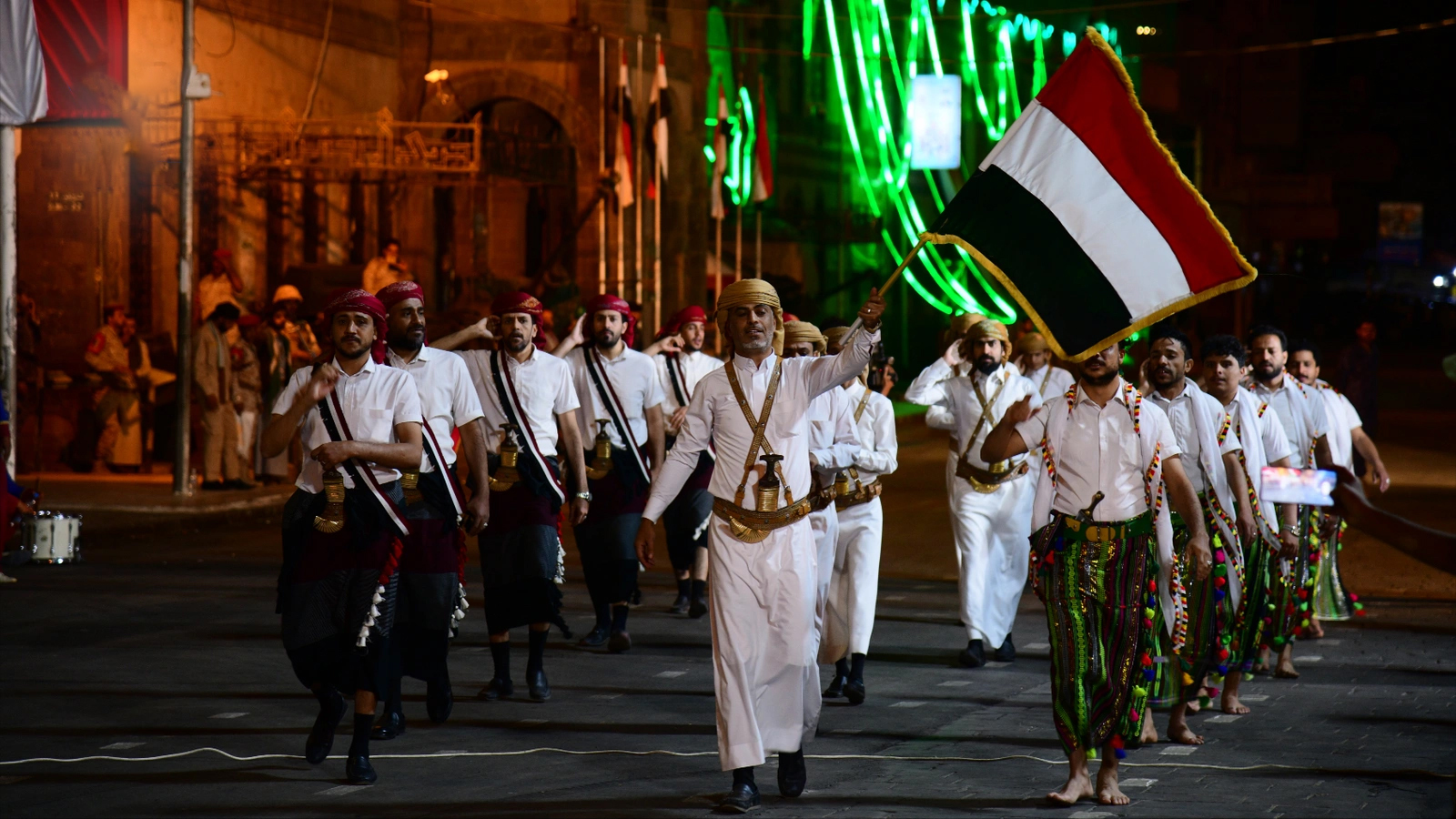 حفل كرنفالي ومهرجان كشفي شبابي في ميدان التحرير بالأمانة لإيقاد شعلة ثورة 26 سبتمبر