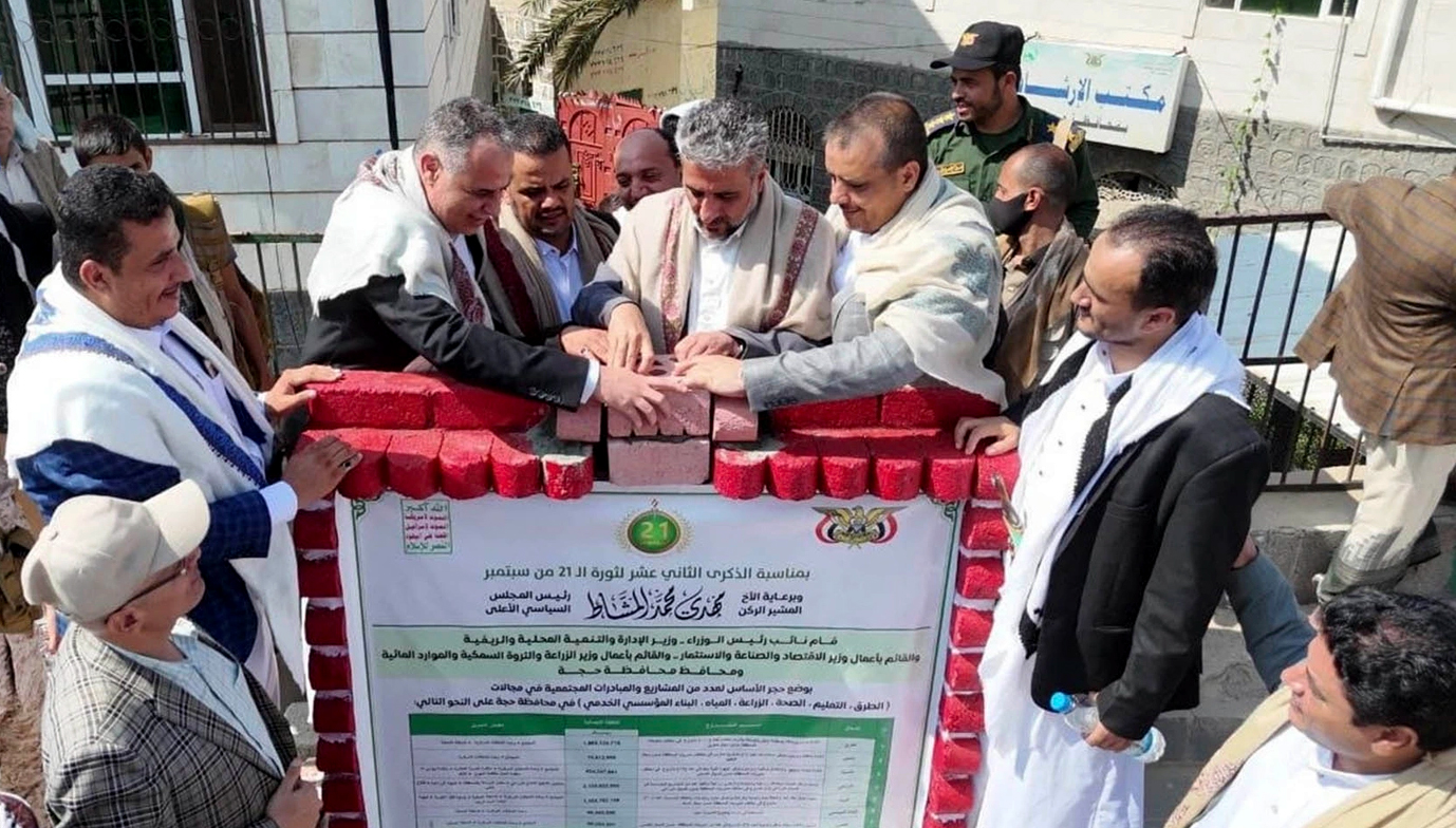 نائب رئيس الوزراء المداني يفتتح ويضع حجر الأساس لمشاريع في حجة بتكلفة 12 مليار ريال