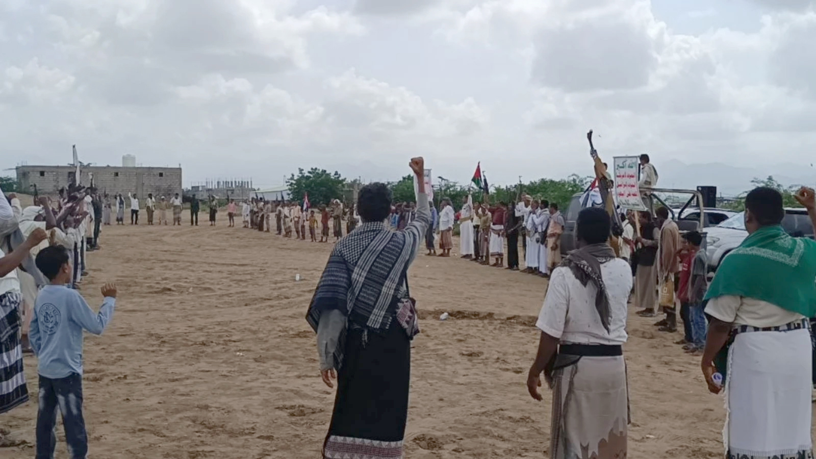 وقفة حاشدة في السخنة بالحديدة دعما للقوات المسلحة في مواجهة تحشيدات العدو السعودي