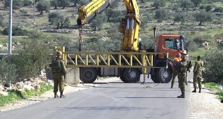 العدو الصهيوني يعزل قرى جنين بالبوابات الحديدية