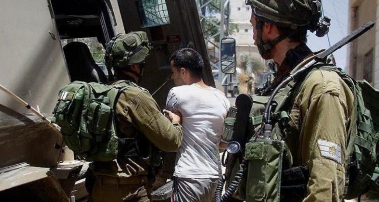 العدو يعتقل 12 فلسطينياً من طولكرم وبلدتي عنبتا وفرعون