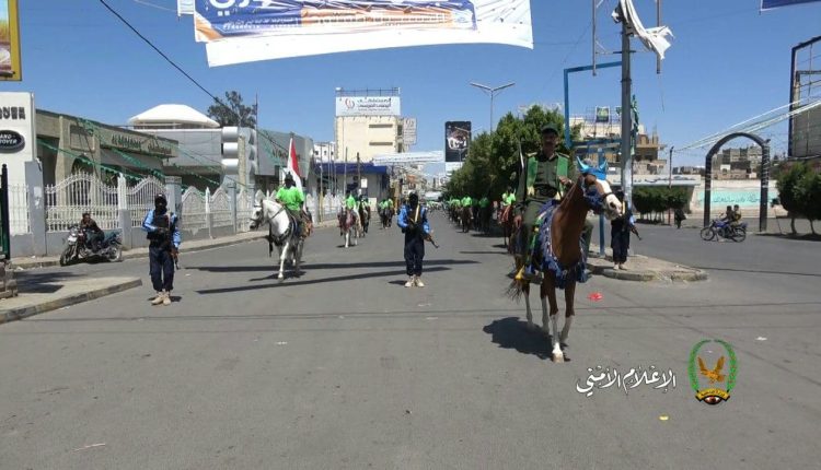 فرسان وخيول كلية الشرطة تجوب شوارع العاصمة صنعاء احتفاءً بالمولد النبوي الشريف 2