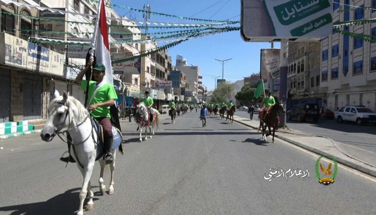 فرسان وخيول كلية الشرطة تجوب شوارع العاصمة صنعاء احتفاءً بالمولد النبوي الشريف 5