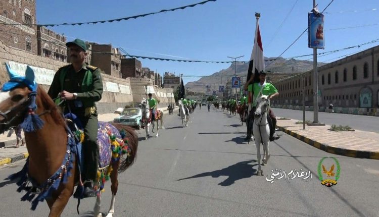 فرسان وخيول كلية الشرطة تجوب شوارع العاصمة صنعاء احتفاءً بالمولد النبوي الشريف 55