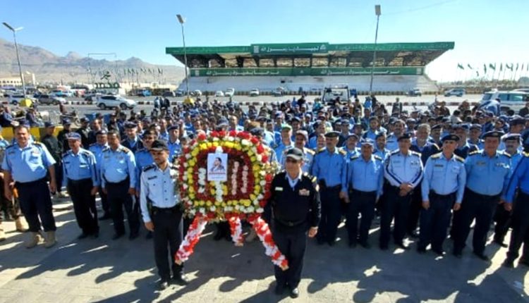 قيادة شرطة المرور تزور ضريح الشهيد الصماد ورفاقه بميدان السبعين