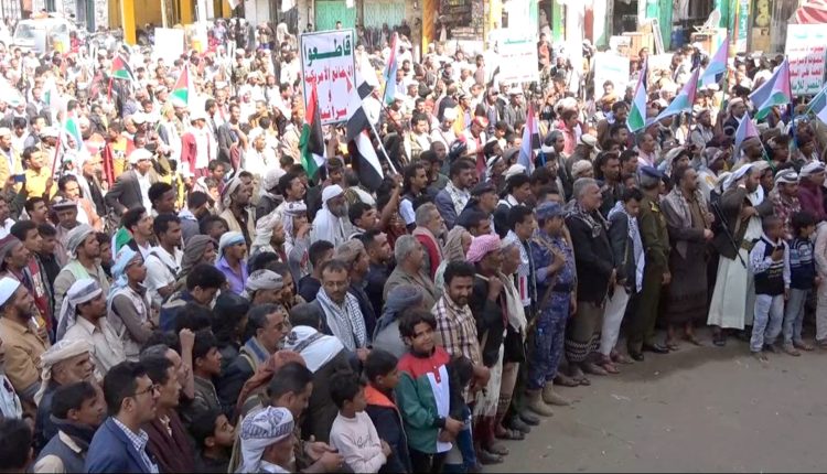 البيضاء .. مسيرة جماهيرية دعما لصمود الشعب الفلسطيني وتنديدا بمجازر العدوان الصهيوني