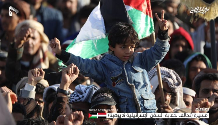 📷 صور | المسيرة الحاشدة المؤكدة على أن (تحالف حماية السفن الإسرائيلية لا يرهبنا) في   العاصمة صنعاء ميدان السبعين 09-06-1445 | 22-12-2023