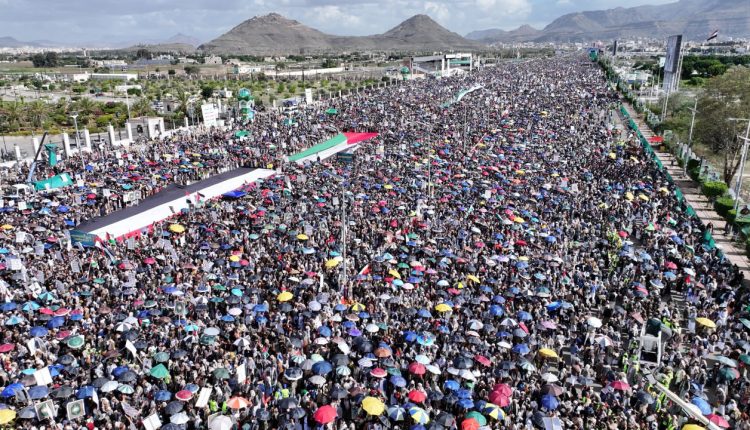 صور من مليونية “التصعيد بالتصعيد.. مع غزة حتى النصر” في ميدان السبعين بالعاصمــة صنعـاء 10 مايو 2024