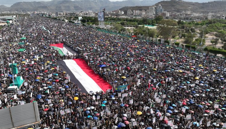 صور من مليونية “التصعيد بالتصعيد.. مع غزة حتى النصر” في ميدان السبعين بالعاصمــة صنعـاء 10 مايو 2024