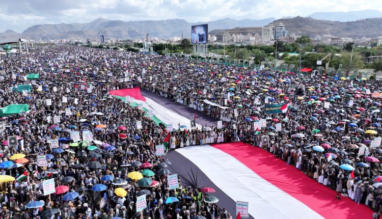 صور من مليونية “التصعيد بالتصعيد.. مع غزة حتى النصر” في ميدان السبعين بالعاصمــة صنعـاء 10 مايو 2024